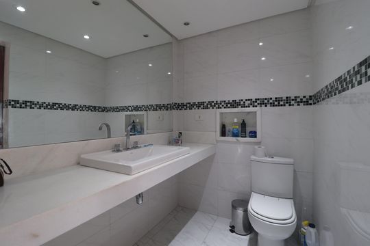 Banheiro Quarto 1 suíte de casa à venda com 3 quartos, 180m² em Jardim Ana Maria, Santo André