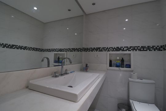 Banheiro Quarto 1 suíte de casa à venda com 3 quartos, 180m² em Jardim Ana Maria, Santo André