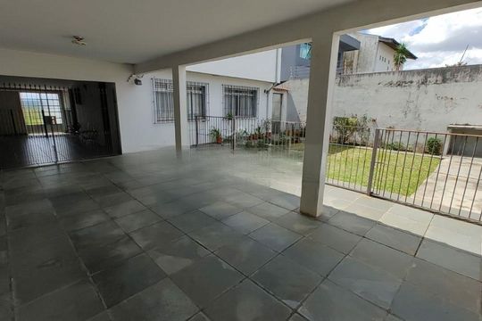 Casa à venda com 3 quartos, 219m² em Interlagos, São Paulo