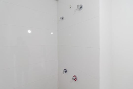 Banheiro de apartamento à venda com 1 quarto, 42m² em Pinheiros, São Paulo