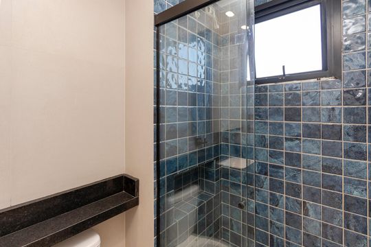 Banheiro de apartamento à venda com 1 quarto, 30m² em Campo Belo, São Paulo