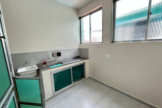 Cozinha de apartamento para alugar com 2 quartos, 60m² em Bento Ribeiro, Rio de Janeiro