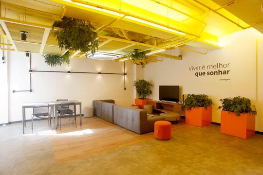 Área Comum - Lounge Televisão de kitnet/studio para alugar com 1 quarto, 12m² em Bom Fim, Porto Alegre