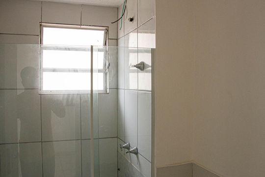 Banheiro de apartamento para alugar com 2 quartos, 40m² em Campo Grande, Rio de Janeiro