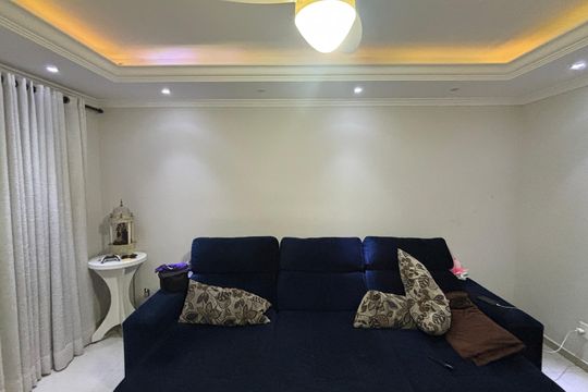 Sala de casa à venda com 2 quartos, 200m² em Jardim Stella, Santo André