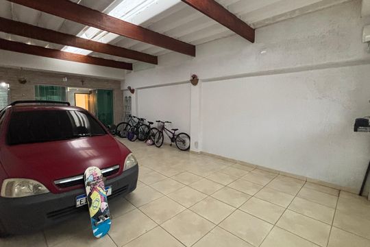 Garagem de casa à venda com 2 quartos, 200m² em Jardim Stella, Santo André