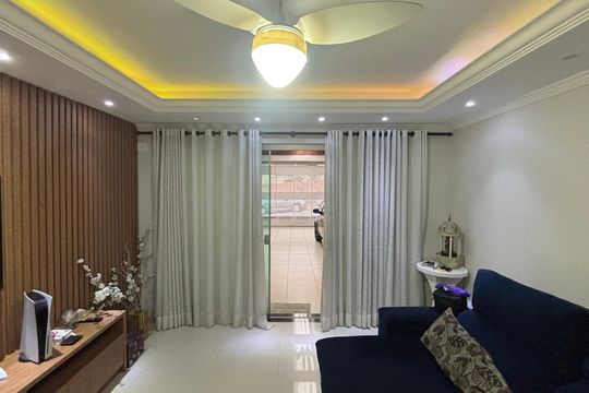 Casa à venda com 2 quartos, 200m² em Jardim Stella, Santo André