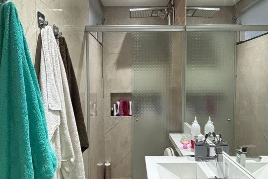 Banheiro da Suíte 1 de casa à venda com 2 quartos, 200m² em Jardim Stella, Santo André