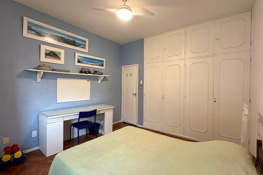 Quarto 2 de apartamento à venda com 4 quartos, 190m² em Leme, Rio de Janeiro
