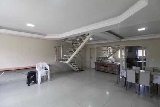 Sala de casa à venda com 4 quartos, 450m² em Centro, Canoas