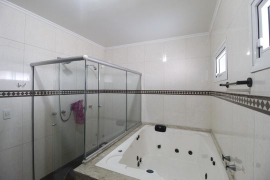 Banheiro da Suíte 2 de casa à venda com 4 quartos, 450m² em Centro, Canoas