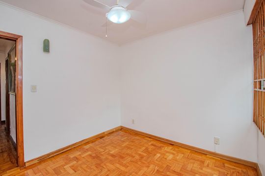 Quarto 2 de apartamento para alugar com 2 quartos, 70m² em Jardim São Pedro, Porto Alegre