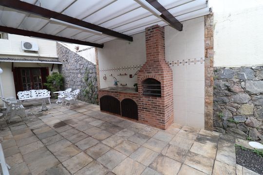 Área externa de casa à venda com 4 quartos, 323m² em Jardim Guanabara, Rio de Janeiro