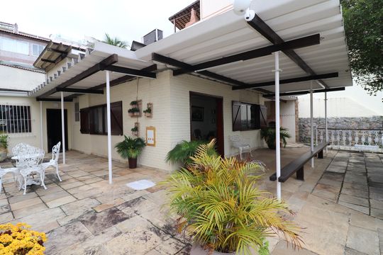 Área externa de casa à venda com 4 quartos, 323m² em Jardim Guanabara, Rio de Janeiro