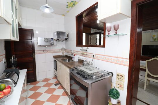 Cozinha de casa à venda com 4 quartos, 323m² em Jardim Guanabara, Rio de Janeiro