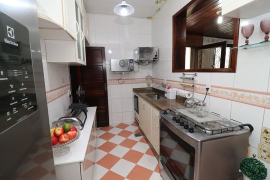 Cozinha de casa à venda com 4 quartos, 323m² em Jardim Guanabara, Rio de Janeiro