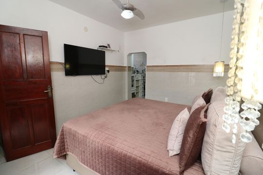 Suíte de casa à venda com 4 quartos, 323m² em Jardim Guanabara, Rio de Janeiro