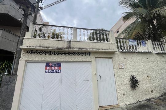 Fachada de casa à venda com 4 quartos, 323m² em Jardim Guanabara, Rio de Janeiro