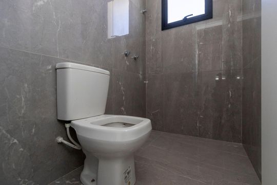 Banheiro SemiSuite de casa à venda com 3 quartos, 210m² em Planalto, Belo Horizonte