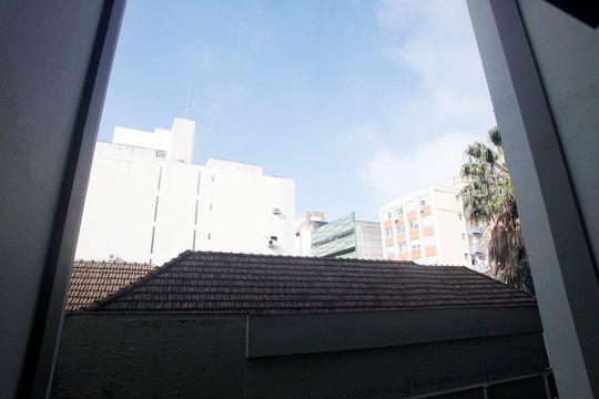 Sala Vista de apartamento à venda com 1 quarto, 64m² em Centro Histórico, Porto Alegre