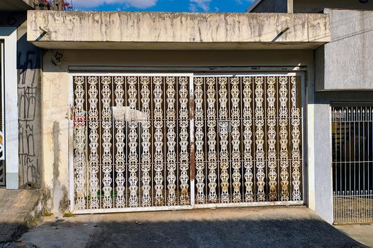 Fachada de casa à venda com 2 quartos, 137m² em Vila Yolanda, Osasco