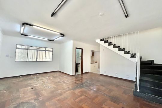 Casa para alugar com 4 quartos, 287m² em Cidade Vargas, São Paulo
