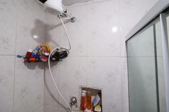 Banheiro de apartamento à venda com 3 quartos, 60m² em Aliança, Osasco