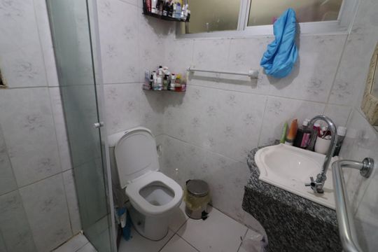 Banheiro de apartamento à venda com 3 quartos, 60m² em Aliança, Osasco