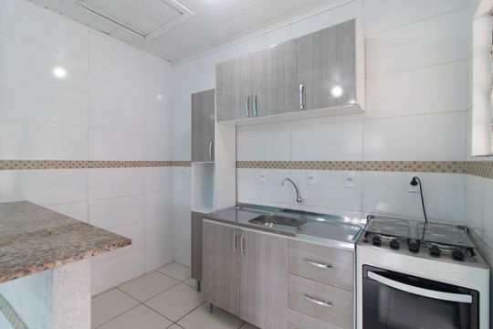 Cozinha de casa para alugar com 1 quarto, 63m² em Cavalhada, Porto Alegre