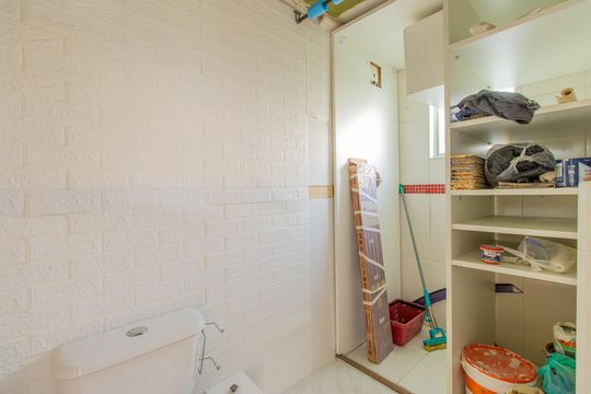 Banheiro de Serviço de casa de condomínio para alugar com 3 quartos, 80m² em Jardim Isis, Cotia