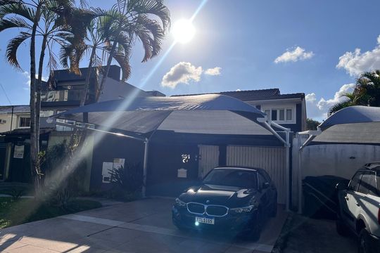 Fachada de casa de condomínio à venda com 5 quartos, 366m² em Recreio dos Bandeirantes, Rio de Janeiro