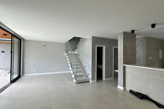 Sala de casa à venda com 4 quartos, 200m² em Vargem Pequena, Rio de Janeiro