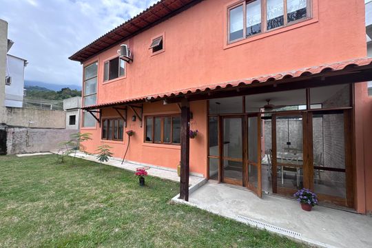 Fachada de casa para alugar com 4 quartos, 150m² em Vargem Grande, Rio de Janeiro
