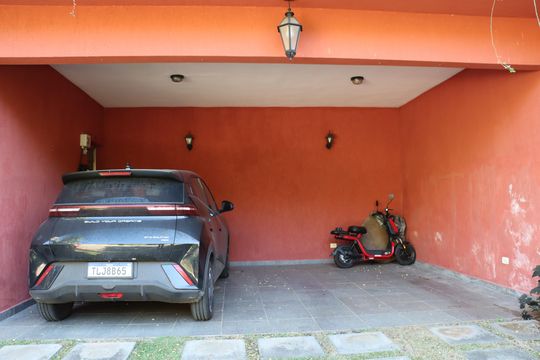 Garagem de casa de condomínio para alugar com 4 quartos, 323m² em Jardim Branca Flor, Embu das Artes