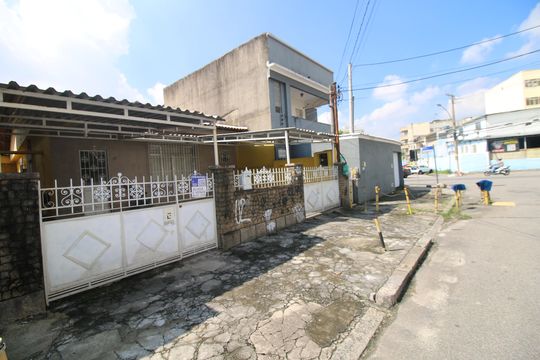 Fachada da casa de casa à venda com 3 quartos, 150m² em Brás de Pina, Rio de Janeiro