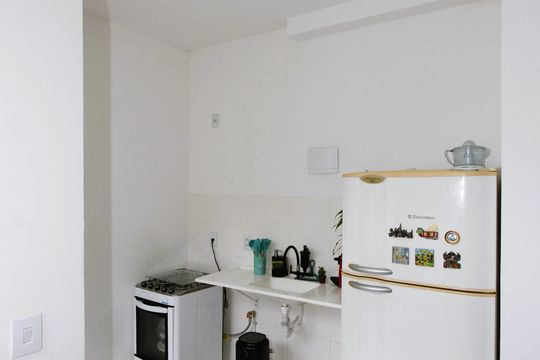 Cozinha de apartamento à venda com 2 quartos, 44m² em Estoril, Belo Horizonte