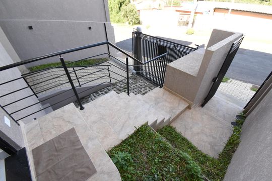 Área externa de casa para alugar com 3 quartos, 127m² em Vista Alegre, Curitiba