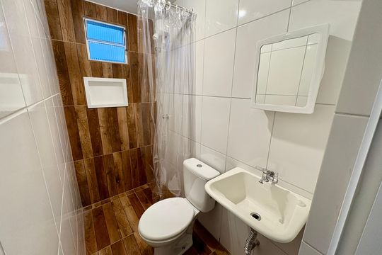Banheiro Social de kitnet/studio para alugar com 1 quarto, 42m² em Vila Tupi, Várzea Paulista