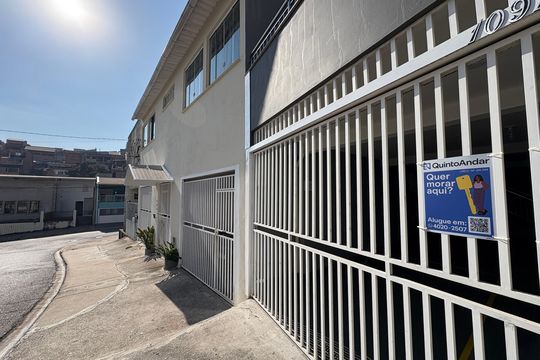 Plaquinha OFEM-1219 de kitnet/studio para alugar com 1 quarto, 42m² em Vila Tupi, Várzea Paulista