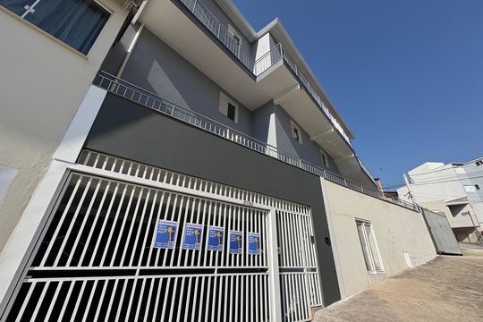 Fachada de kitnet/studio para alugar com 1 quarto, 42m² em Vila Tupi, Várzea Paulista