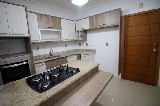 Cozinha de apartamento à venda com 2 quartos, 68m² em Irajá, Rio de Janeiro