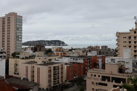 Vista de apartamento para alugar com 3 quartos, 135m² em Balneario Cidade Atlantica, Guarujá