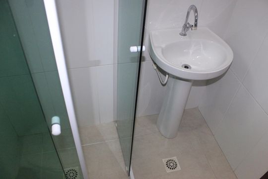 Banheiro  de kitnet/studio para alugar com 1 quarto, 36m² em Jardim Artidoro, Guarulhos