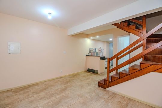 Sala de casa de condomínio para alugar com 3 quartos, 77m² em Humaitá, Porto Alegre