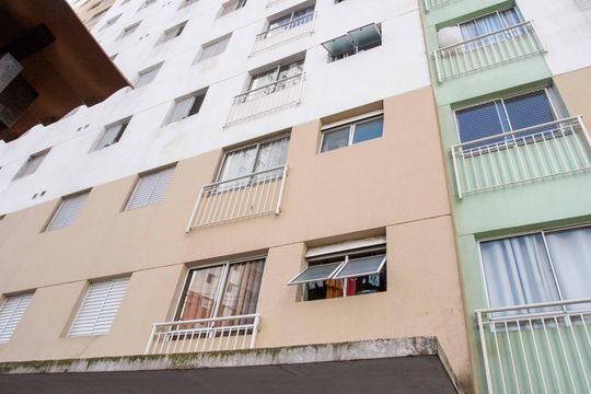 Fachada do bloco de apartamento para alugar com 2 quartos, 45m² em Canhema, Diadema