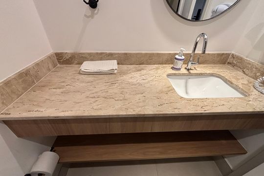 Banheiro de kitnet/studio à venda com 1 quarto, 30m² em Indianópolis, São Paulo
