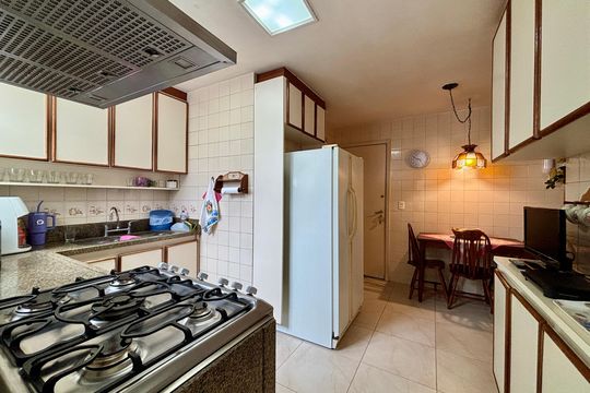 Cozinha de apartamento à venda com 4 quartos, 311m² em Lagoa, Rio de Janeiro
