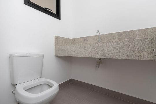 Banheiro Social de casa à venda com 3 quartos, 210m² em Planalto, Belo Horizonte