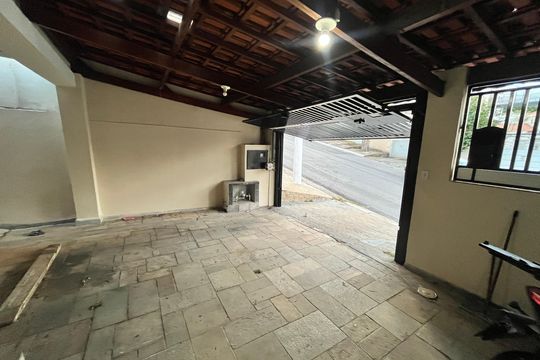 Garagem de casa à venda com 6 quartos, 289m² em Parque Peruche, São Paulo