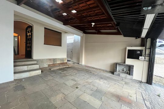 Garagem de casa à venda com 6 quartos, 289m² em Parque Peruche, São Paulo